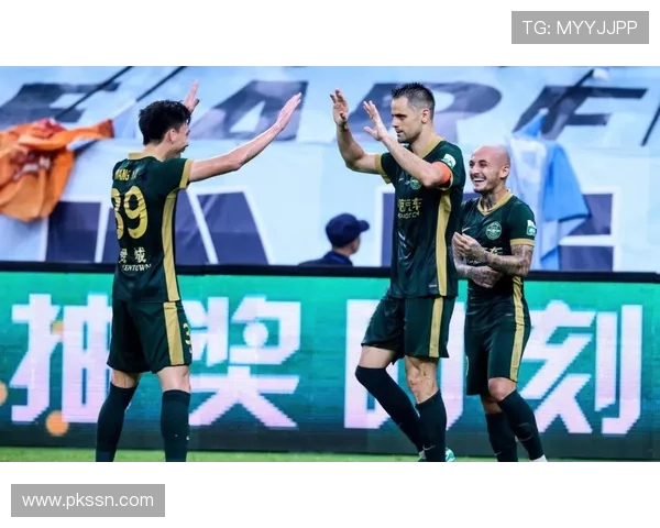 中超冬季转会窗口大揭秘:各队阵容更新引发激烈竞争,明星球员加盟曝光 - 副本 (2) - 副本